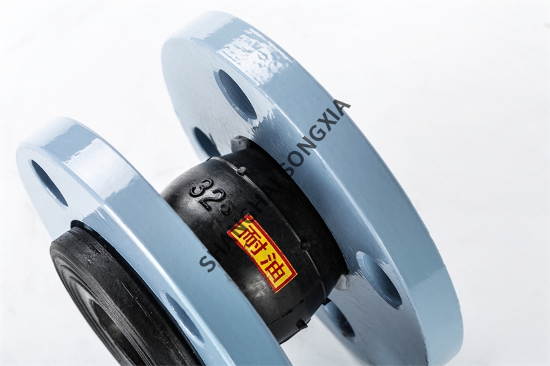 耐油水务橡胶接头如何在户外使用维护